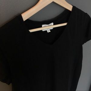 Feel The Piece V-Neck Tee